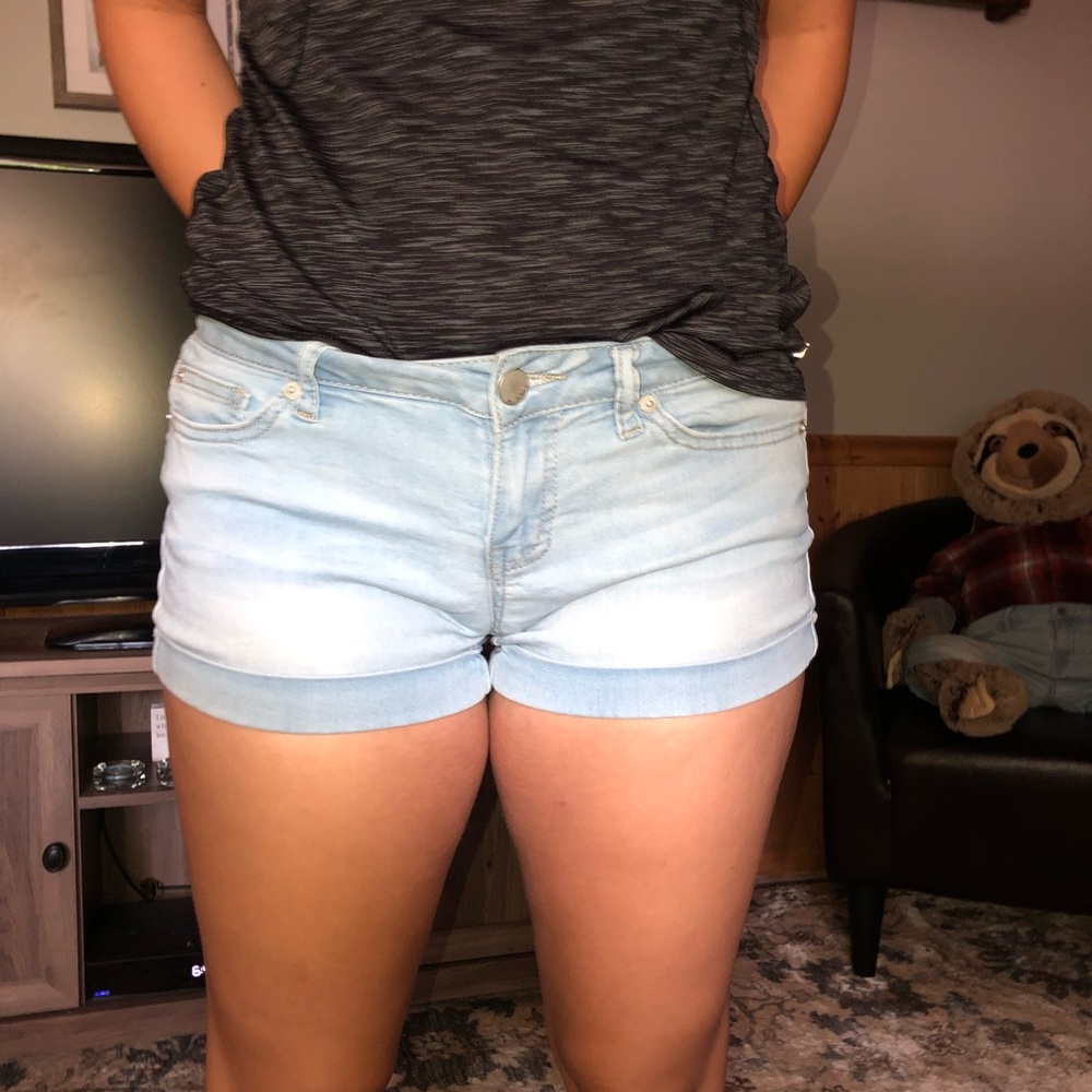 Shorts - Picture 2 of 5
